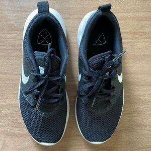 Girls Nike Golf Shoes. Size 2Y